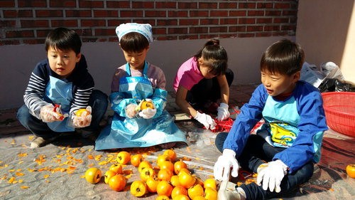 내가 곶감 만들어요