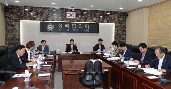 홍성군의회, 홍주미트 주식매각 행정절차 규정 위반 질타