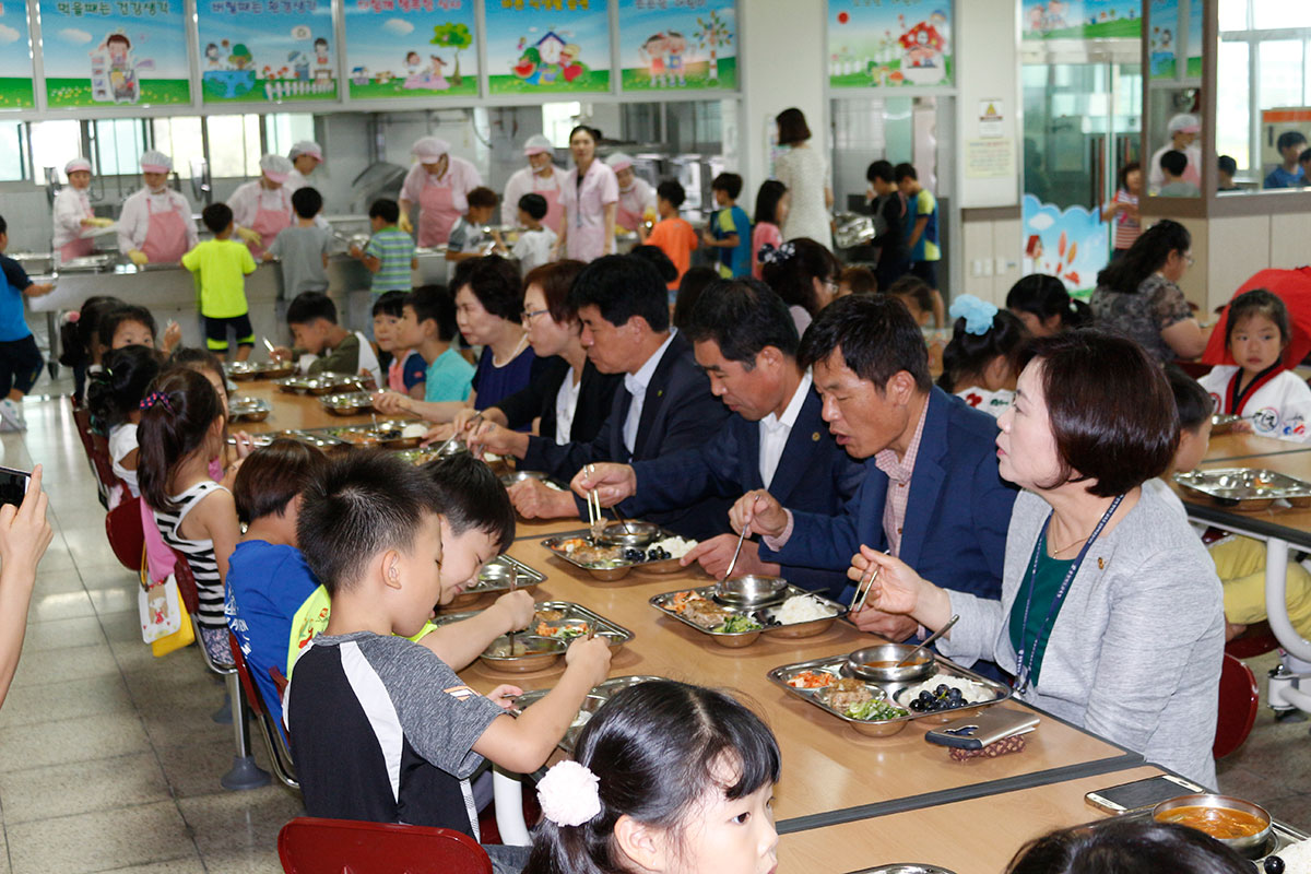 충북 내년 초·중 무상급식 예산 990억원…한끼 4천141원
