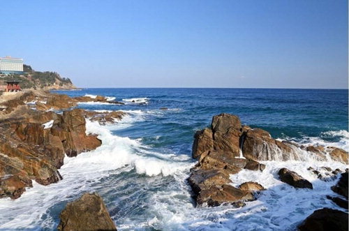 동해 촛대바위와 삼척 새천년도로·소망의탑을 만나다