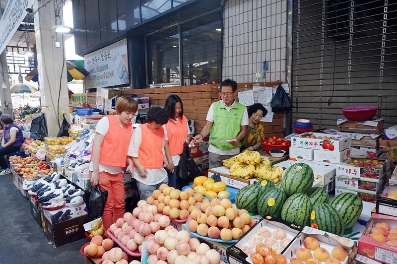 LS산전 청주사업장, 전통시장 체험·충북 문화관 견학