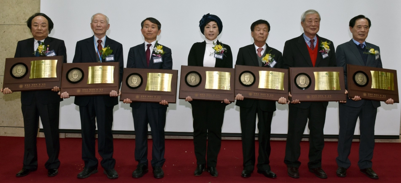 충북 빛낸 자랑스러운 도민 7명 시상