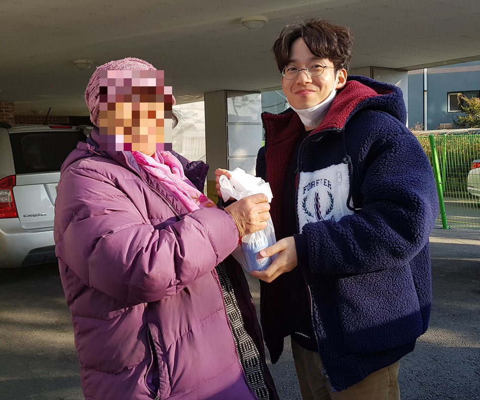 맘스터치 율량점, 저소득 소외계층에 맘스터치 햄버거 지원