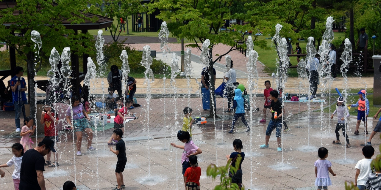 숨도 못쉬겠다 오창 36.2도…사흘째 펄펄