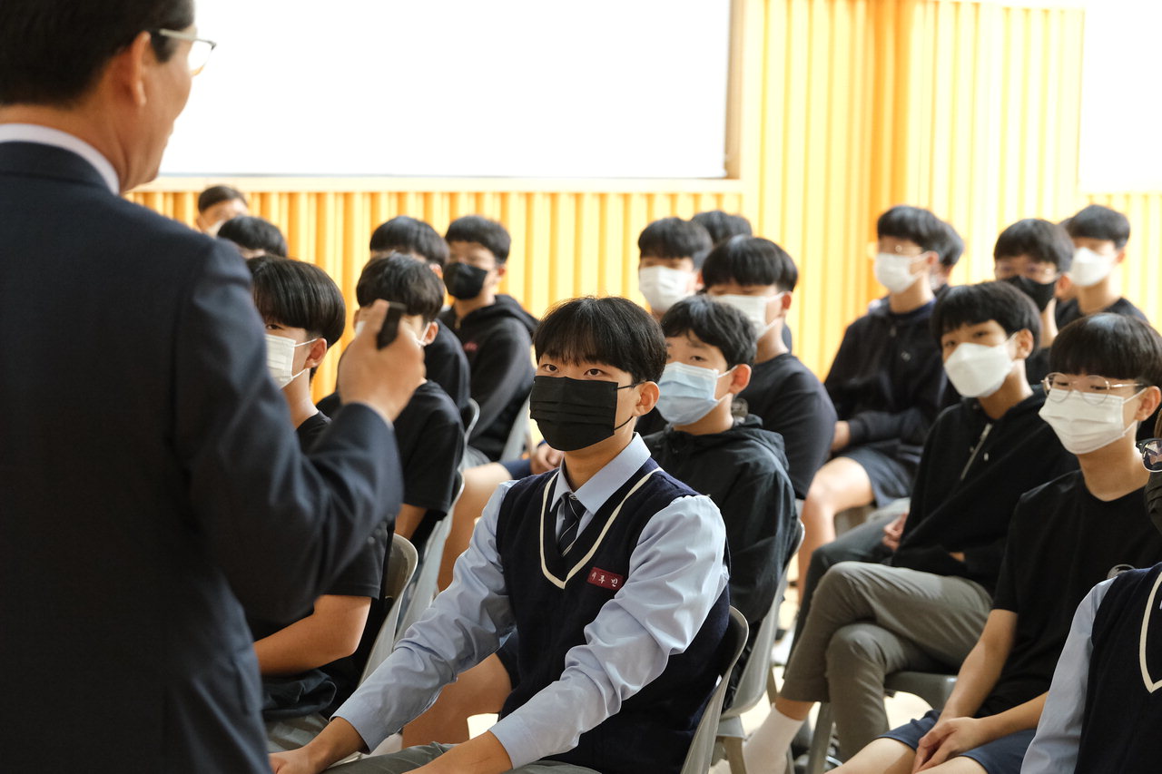 윤건영 충북도교육감, 증평 형석중학교에서 특강