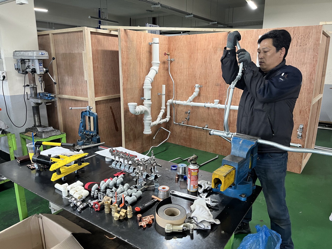 숙련기술인들 축제 충북기능경기대회 열전