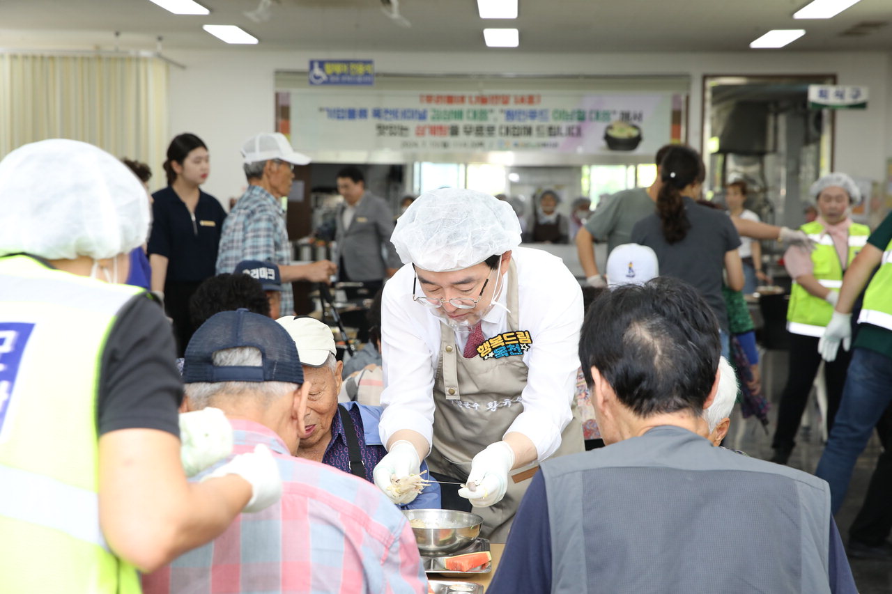 옥천군노인복지관, 우리동네 나눔밥상 사업 진행