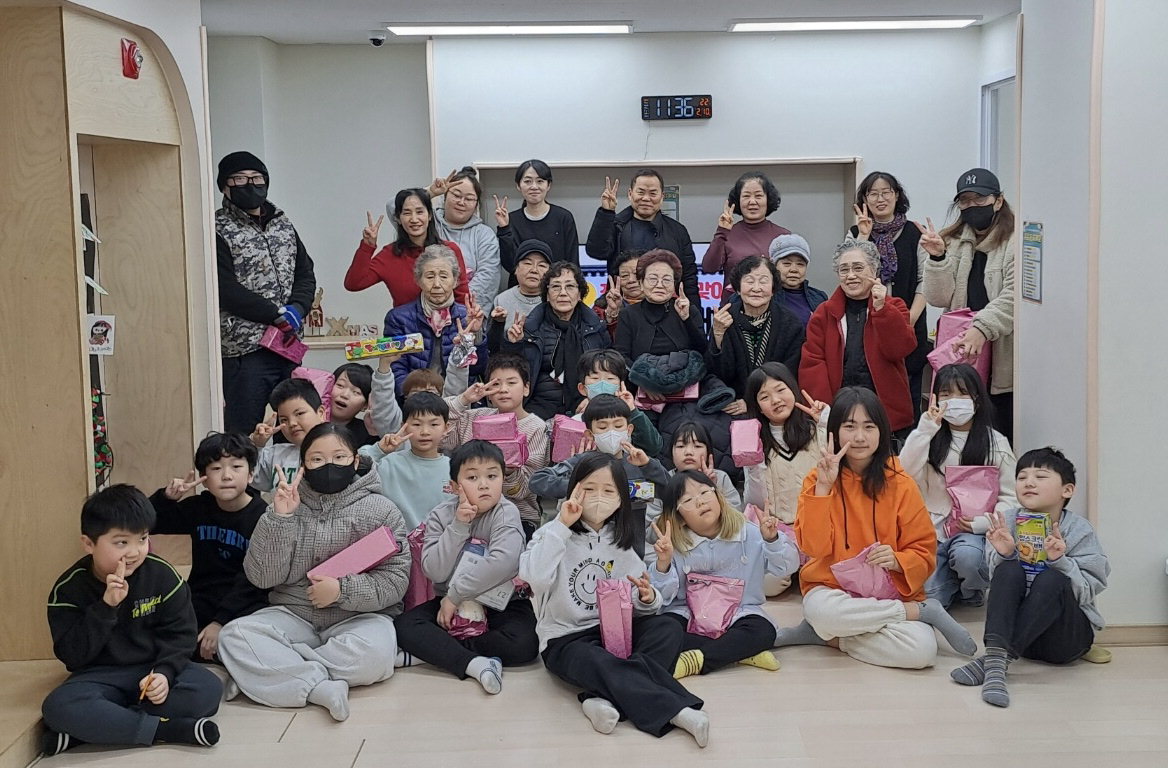 청주시 서원다함께돌봄센터, 이웃들과 윷놀이 하며 웃음꽃 활짝