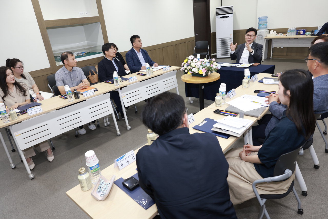 이동옥 충북도 행정부지사, 음성서 축산물 공장 실태점검