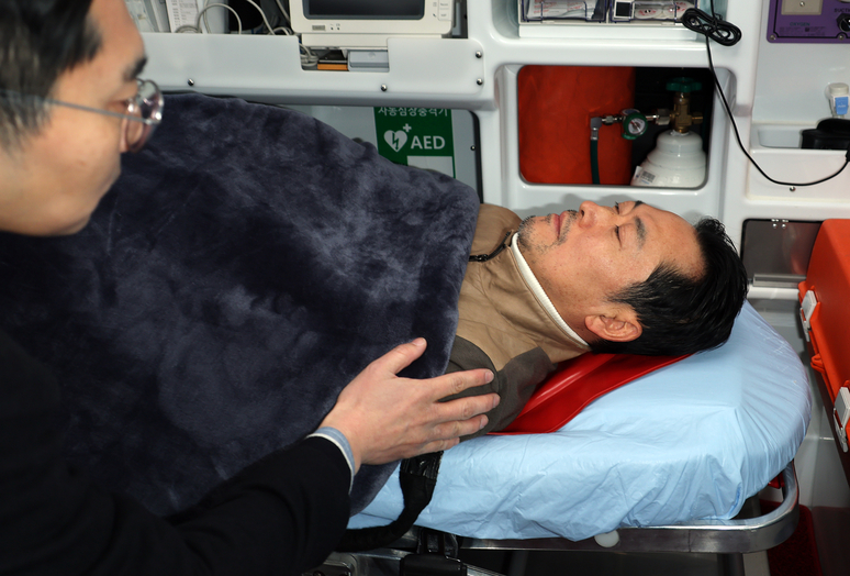 장동혁 "더 큰 싸움 위해 단식 중단" 8일째 병원 이송