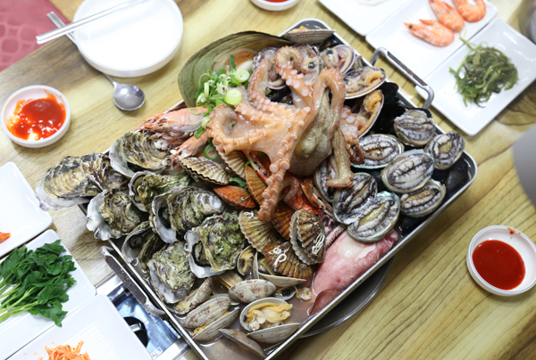 오통통한 해물맛을 내는 통영해물탕 맛집 ‘동원해물천국’