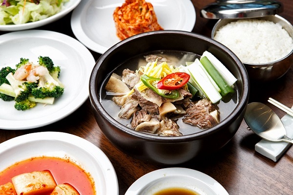 “홀푸드 스토리, 국산재료로 만든 국·반찬 ‘핫딜’ 쇼핑하세요”