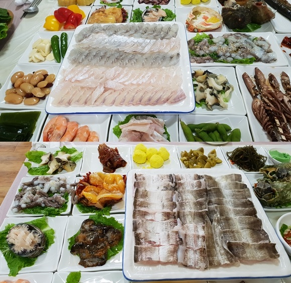 제철 별미 하모 샤브샤브로 입맛 돋운다...여수 맛집 ‘돌산용궁횟집’