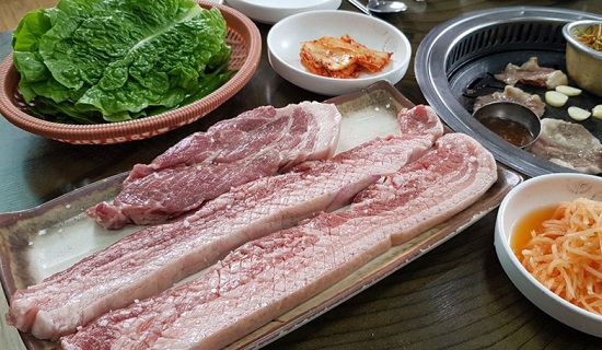 제주 중문 맛집 ‘오르막가든’, 초여름 맞이 흑돼지 맛집기행