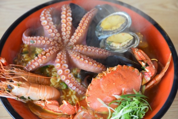 시원한 제주 애월 아침식사 맛집 ‘제주와함께라면’, 푸짐한 해물 제공