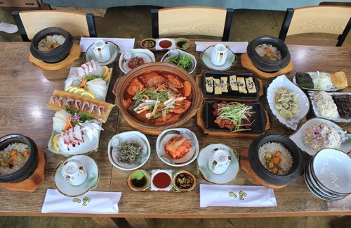 푸짐한 한 상차림, 식감 좋은 갈치구이까지 제주 애월 맛집 뜰에