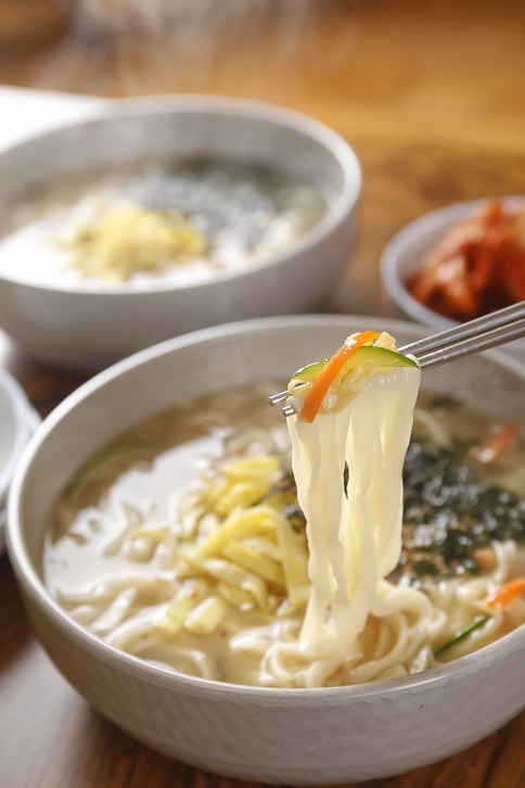 비비고 칼국수 인기 비결은 이것...맛+레시피+파는곳+가격은?