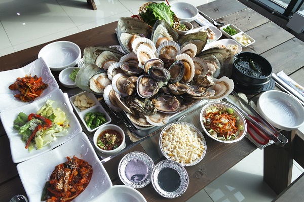 대천횟집 낙조를 보며 싱싱한 해산물을 맛볼 수 있는 푸른바다회타운
