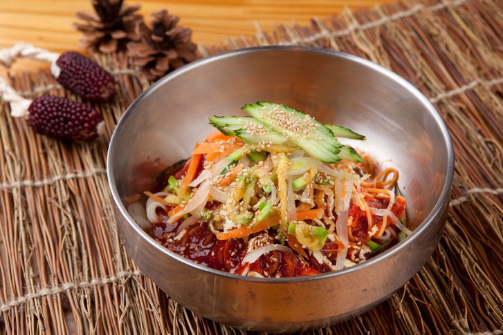 대전 비빔칼국수 뽀뽀분식 대전 맛집으로 등극, 감칠맛과 시원함 두 마리 토끼 잡은 비결은 문어 육수