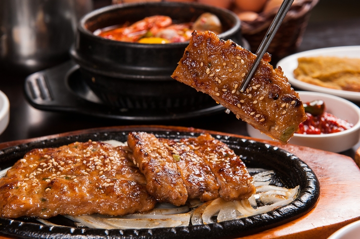 생생정보 오늘방송맛집, 겉바속촉 담양 왕주먹 떡갈비부터 족발까지.. 식감 살리는 비결은?