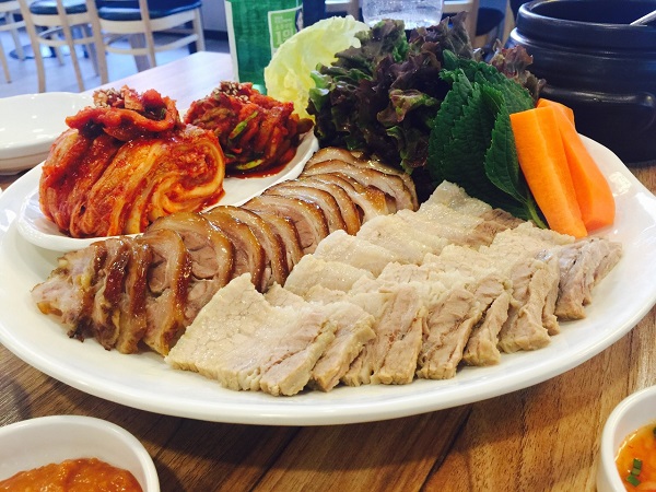 ‘족발 ‘ 알코올 해독 숙취예방 효과로 회식메뉴로 인기, 사당역 맛집 ‘장원족발보쌈’