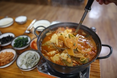 아산 맛집 쌍둥이네 매운탕, 특별한 새우, 메기 매운탕 맛 볼 수 있는 맛집