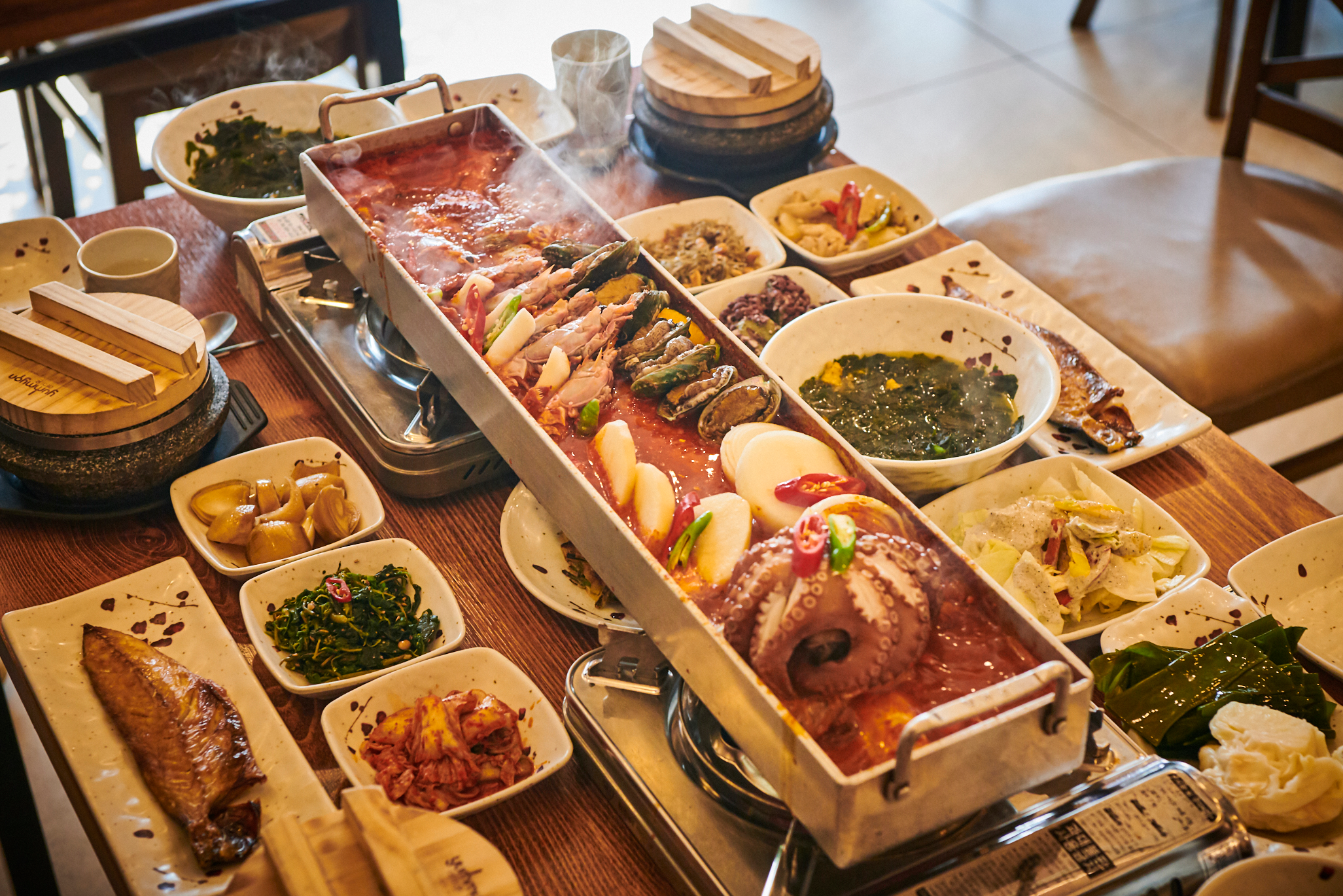 제주도 서귀포 중문관광단지 맛집 색달식당 중문본점, 소문난 통갈치조림 등 메뉴 제공