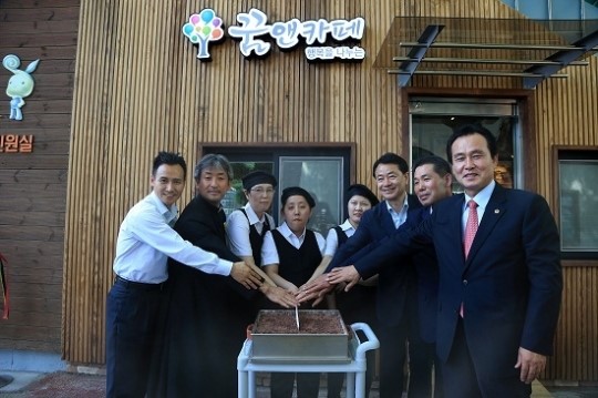 서천군청에 행복나눔 꿈앤카페 산타로사 문 열어