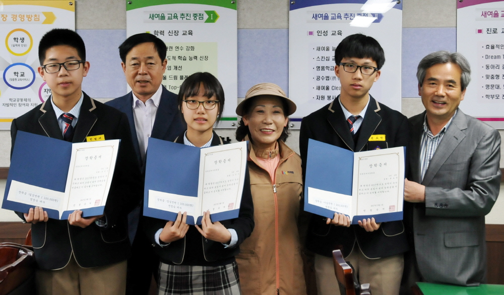 야쿠르트 아줌마가 대전 중·고등학교에 10년째 장학금
