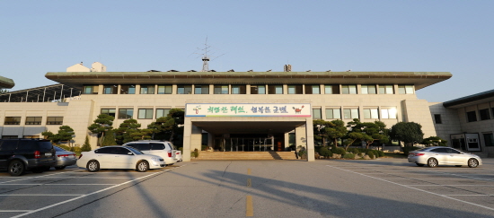 서산 삼길포항 새로운 먹거리 명소…수산물 직매장 개장