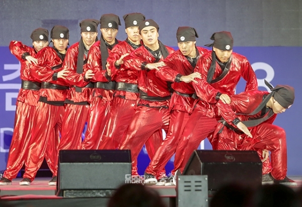 [포토뉴스]Lets Dance in Cheonan!…천안 흥타령춤축제 개막