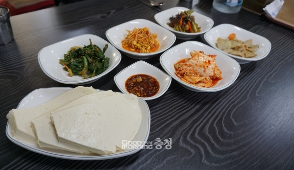 [맛집] 오늘 점심은 뜨끈하고 담백한 굴 순두부로!