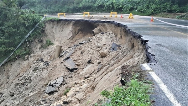 사면 붕괴 충주 산척 다릿재 2.3km구간 전면통제