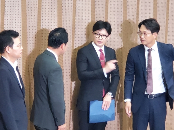 국회 모습 드러낸 한동훈