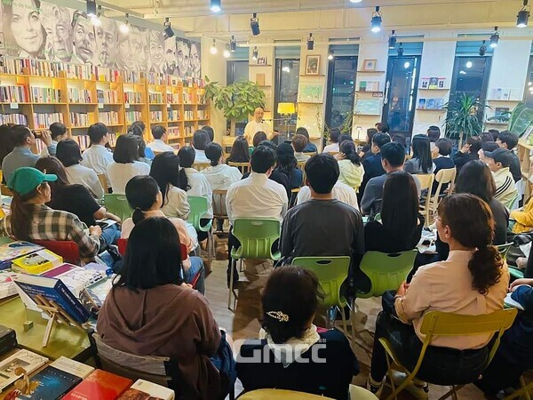올가을 가문비나무아래에 가야 할 이유