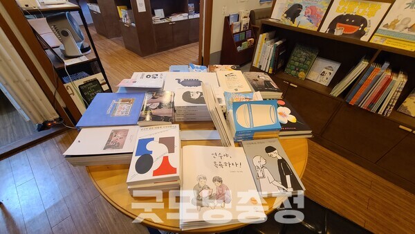 [천안 독립서점 기행] ② 캘리그라퍼 이의용의 일상서재