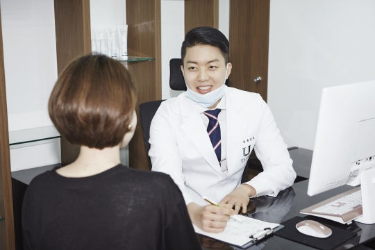 수술 없이 하루만에 V 라인으로 유라인 원데이리프팅