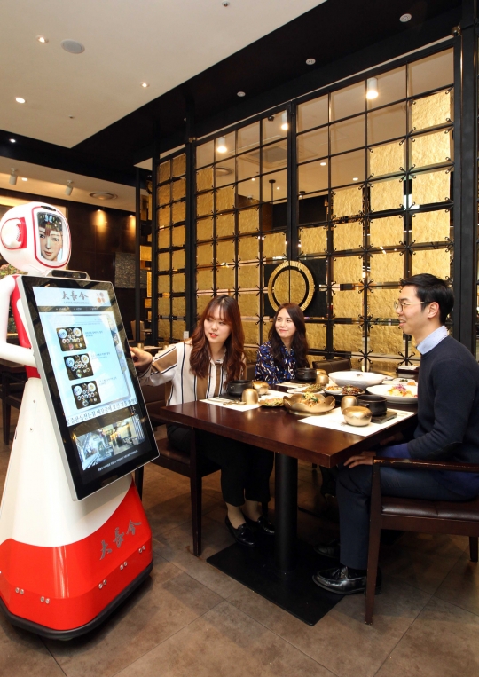 롯데월드몰, 메뉴 소개 인공지능(AI) 로봇 등장
