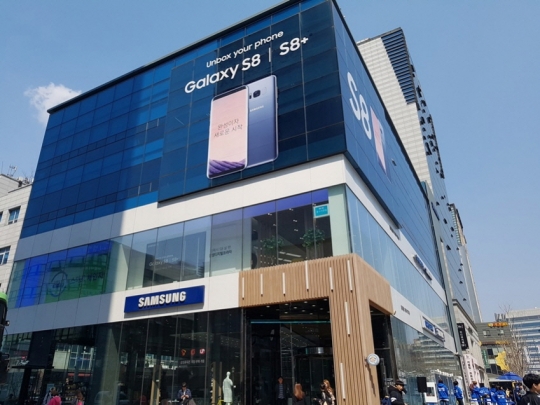 시간 가는 줄 몰라요…홍대 놀이터 삼성 디지털프라자 홍대점