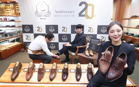 [포토] 금강제화, 헤리티지 론칭 20주년 기념 할인행사 진행
