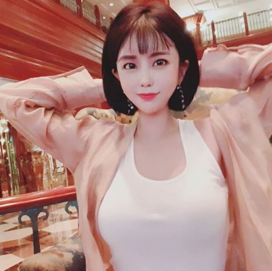 아프리카티비(TV) BJ서윤, 헉 소리만 나오는 바디라인...대문자 S라인