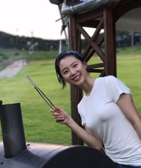 '배용준' 박수진, 흰 티만 걸쳐도 넘쳐 흐르는 청순미 '나이차이는?'