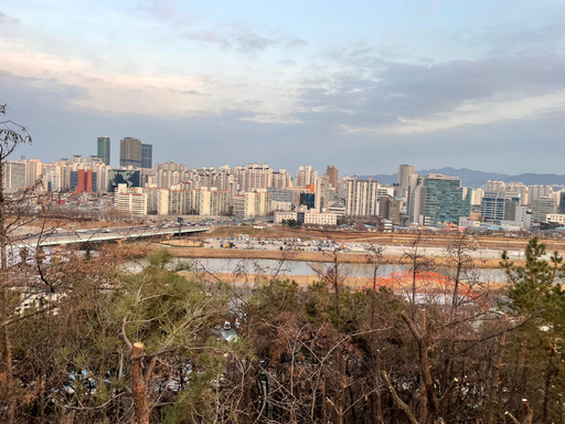 [되살아난 서울] (105) 칼 모양 닮은 산에 조성된 양천구 갈산공원