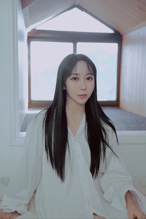 가수 반하나, 레이벡스와 재계약→5월 컴백 예고!
