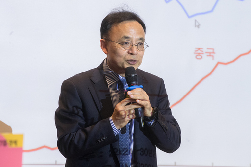 [2025 100세 플러스 포럼]김영익 내일희망경제연구소장, 당분간 저성장 국면 지속…대응 준비해야