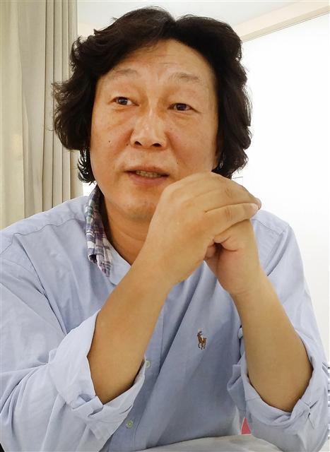글 속에 이미지 품고있는 미술교사 출신 박윤배 시인
