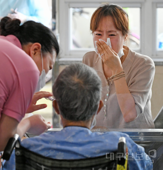 요양병원 및 요양시설 7월 부터 제한적 면회 허용