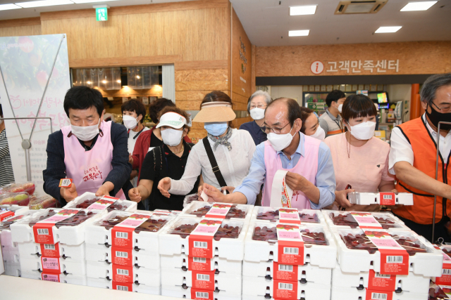 청도군, 부산 서원유통 탑마트에서 제철 농산물 판매
