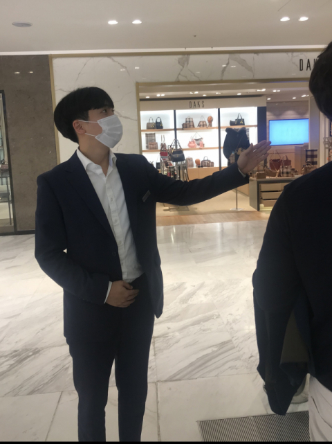 출입문 많은 롯데백화점 대구점, 고객 안전부터 방역까지 잡는다