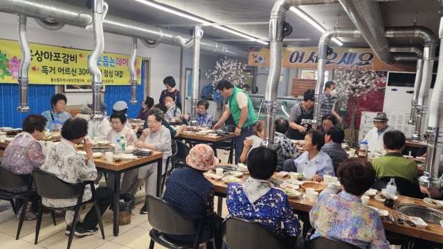 용상마포갈비, 독거 어르신 32명에 든든한 한 끼 대접